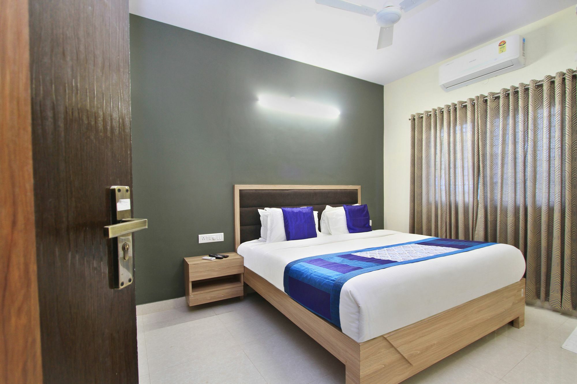 Hotel O Golden Inn Near Cubbon Park Bengaluru Zewnętrze zdjęcie